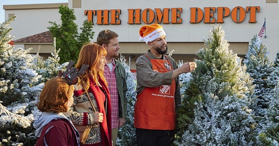 Home Depot Employees Save Christmas By Returning An Envelope Full Of Money