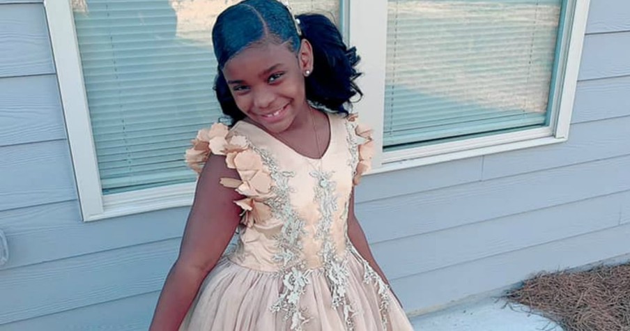 Girl Crushed When Dad's A No-Show for Father-Daughter School Dance So Brother Steps In