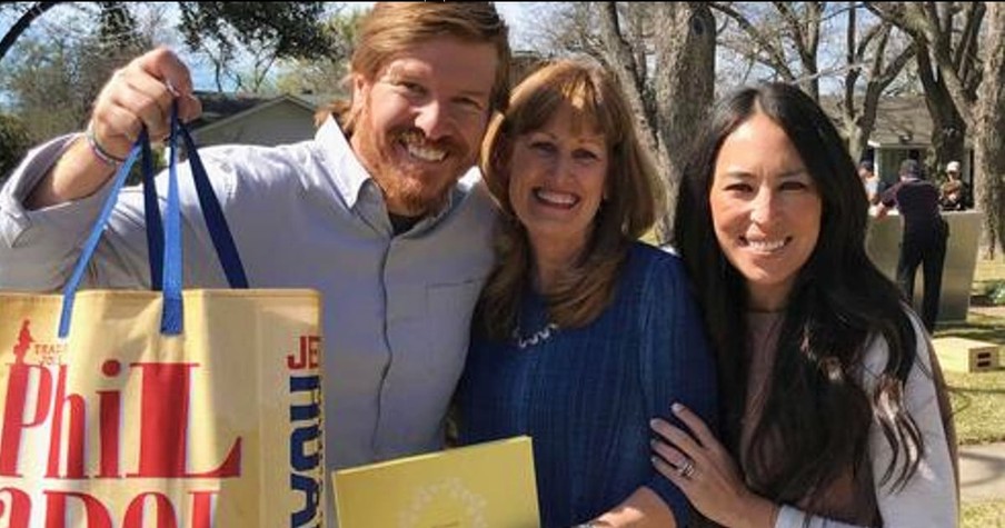 Fixer Upper Widow Invites Pastor to See Renovations And Hours Later He's On One Knee