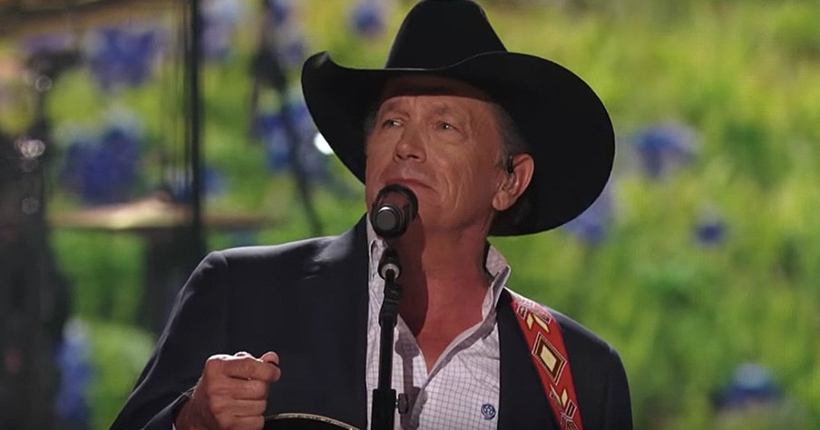 George Strait Performs 'God And Country Music' Live At Awards Show And It's Phenomenal