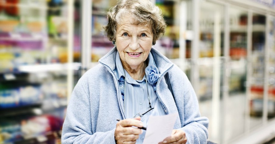 Older Lady Reacts Brilliantly to the Whole 'Green Thing' After Cashier Scolds Her Use of Plastic Bags