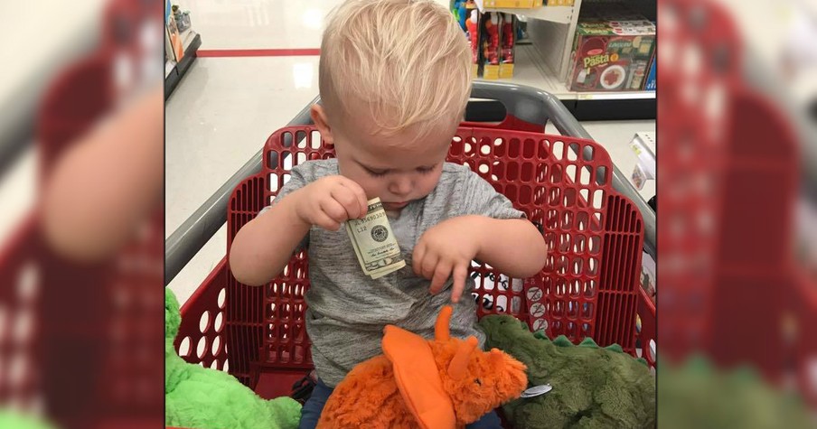 Stranger Hands Toddler $20 In Target For Heart-wrenching Reason