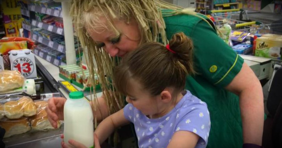 Cashier's Response When A Girl With Autism Melts Down Is Truly Moving