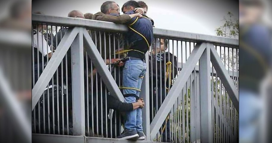 Group Of Strangers Stop A Suicidal Man From Jumping Off A Bridge