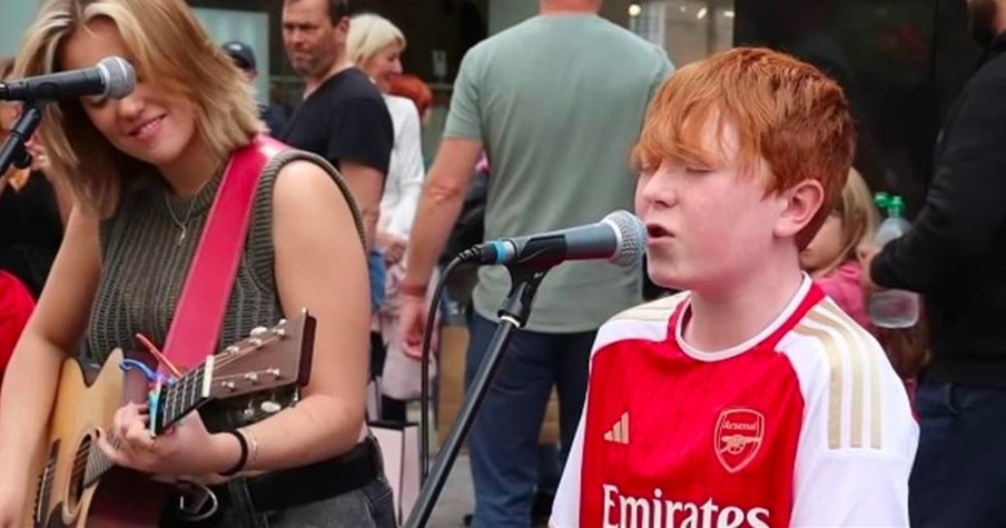 12-Year-Old Who Could Be the Next Ed Sheeran Stuns with 'Hallelujah' Street Performance