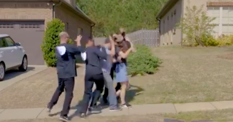 Southerners Hilarious Share About Their Struggles During Gnat Season