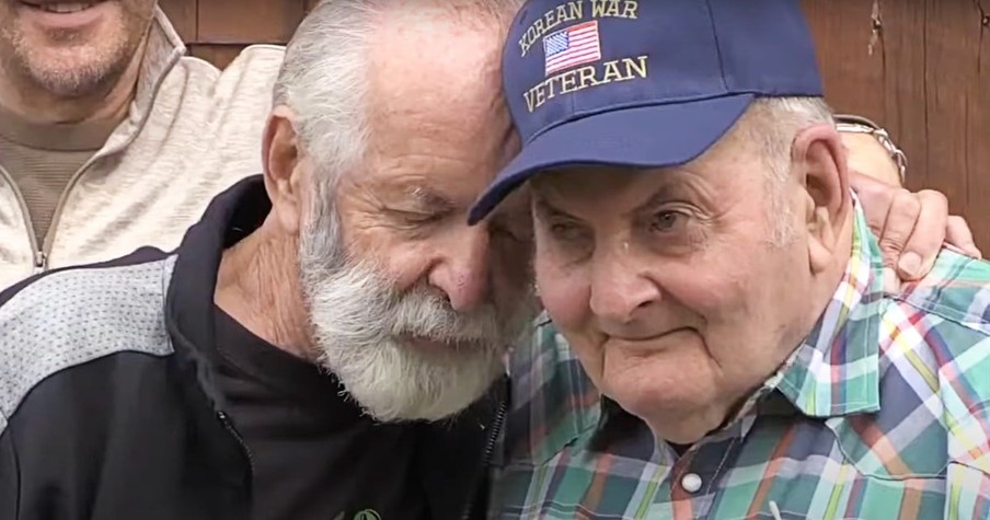 Man Never Stopped Looking For His Little Brother, And After 80 Years, They Finally Reunite