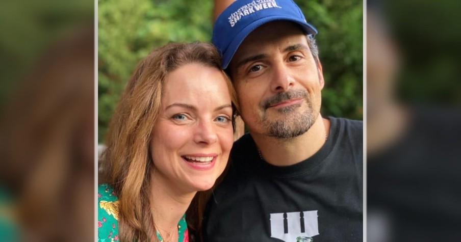 The Touching Story Of How Brad Paisley Met His Wife Of More Than 20 Years