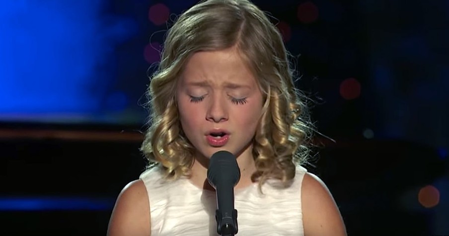 Jackie Evancho With 'The Lord's Prayer' In Clip From The Dream With Me Tour