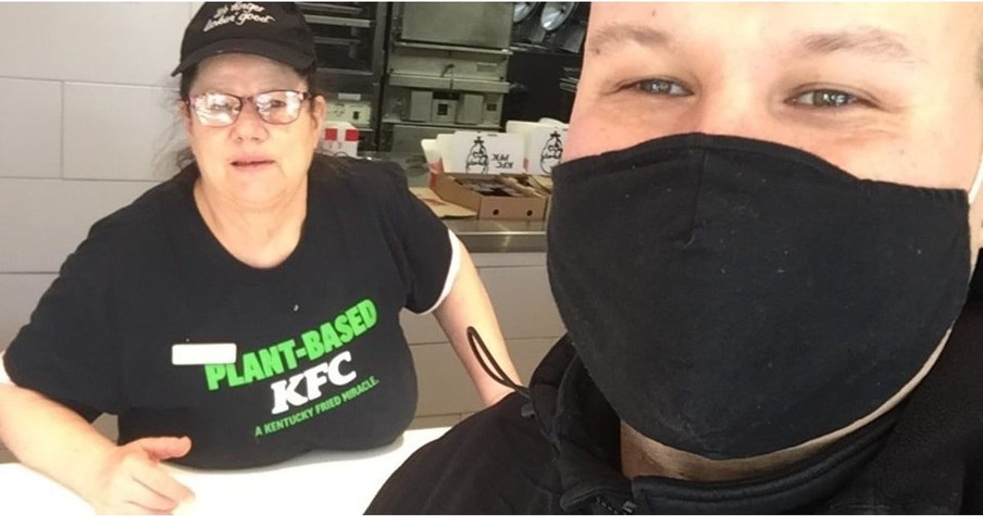 Angry Customer Tears Into KFC Worker But Good Samaritan Makes It Right