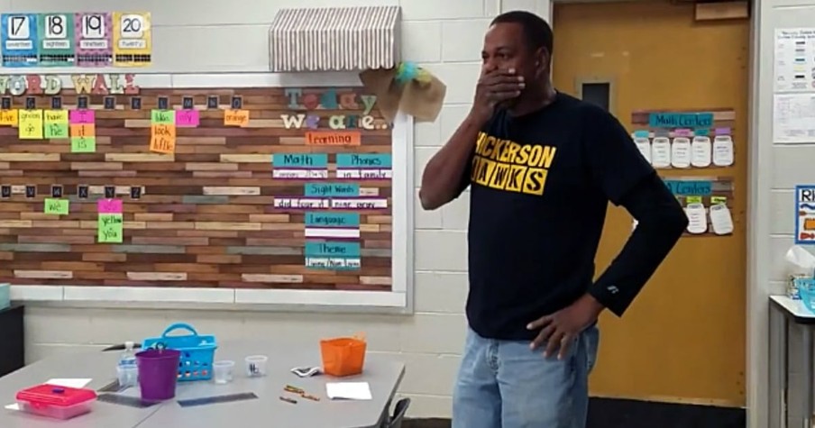 Deaf Janitor Left In Tears When Kindergarten Class Signed Happy Birthday Song Just For Him