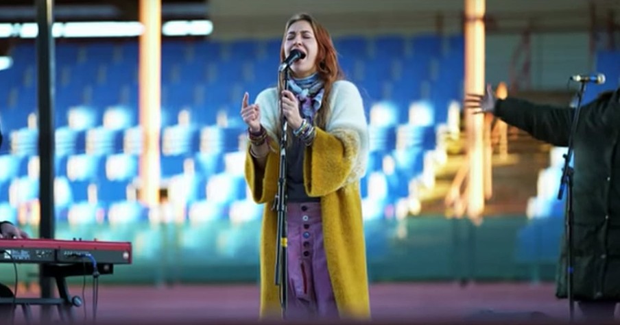 Lauren Daigle Prison Visit Brings Message of Hope To Inmates Serving Life Sentences