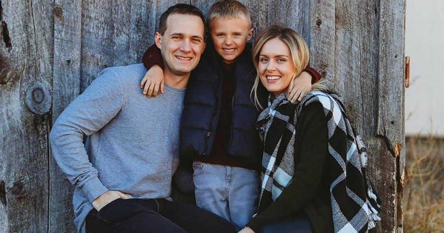 Boy Starts Lemonade Stand To Take Mom On Date After Dad Dies But Never Expected Turn Out He Got