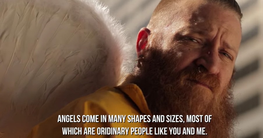 Violinist Gives Back For Christmas Set To 'Angels We Have Heard On High'