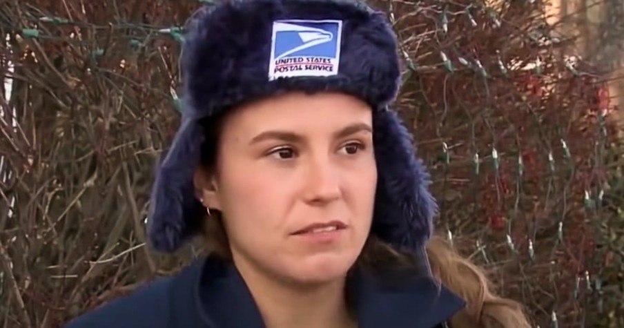 Mail Carrier For Post Office Becomes Concerned When She Sees Elderly Woman's Mail Piling Up