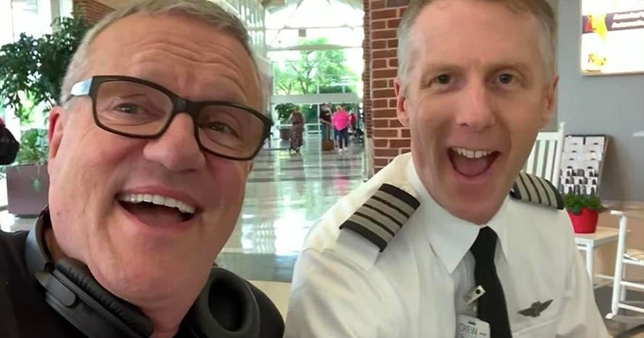 Mark Lowry Sings 'Just a Closer Walk with Thee' with Pilot in Airport