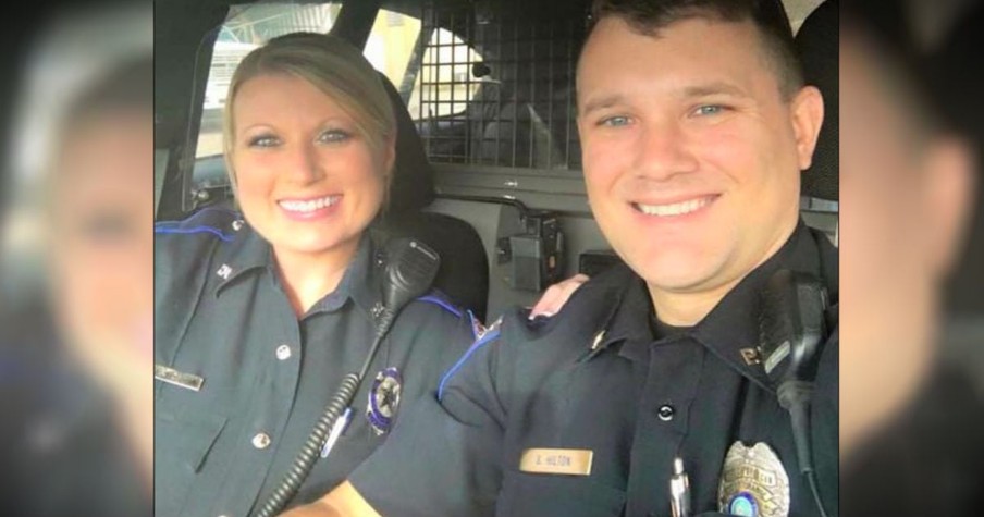 This Viral Photo Of 2 Married Police Officers Carries A Powerful Message