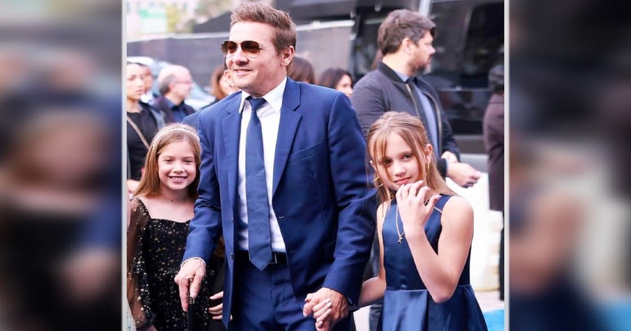 Marvel Actor Jeremy Renner Wrote Last Words to Family, Now He's Walking the Red Carpet