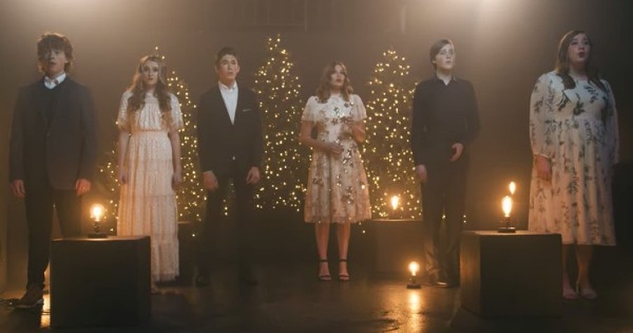 6 Teens Belt Out A 'Breath Of Heaven/Mary Did You Know' Mashup That's Utterly Stunning