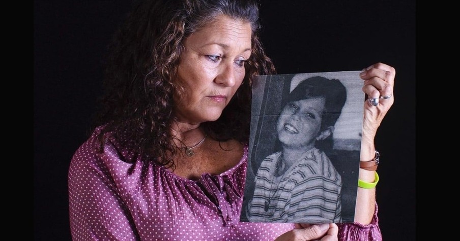 11-Year-Old Vanished More Than 20 Years Ago, But Her Devoted Mom Won't Ever Stop Searching for Her