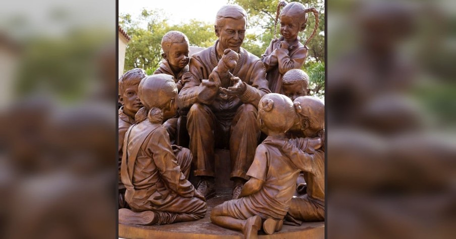 College in Florida Unveils Bronze Statue Honoring Mister Rogers