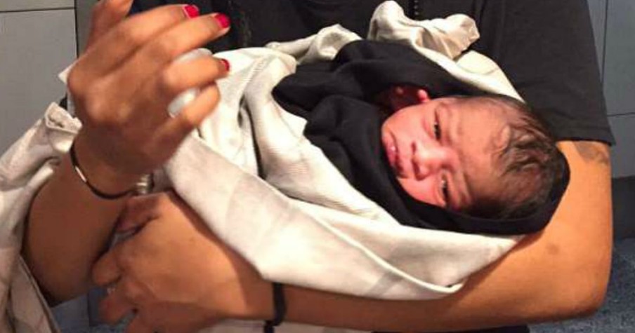 Woman Delivers Baby All Alone In Hotel Tub Using Youtube Videos As Her Guide