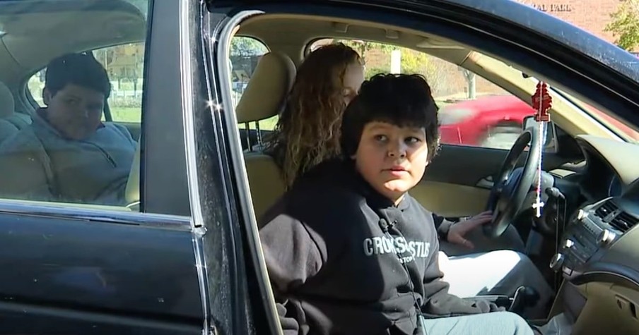 Mom Has A Seizure While Driving, And Brave 11-Year-Old Twin Boys Jump Into Action