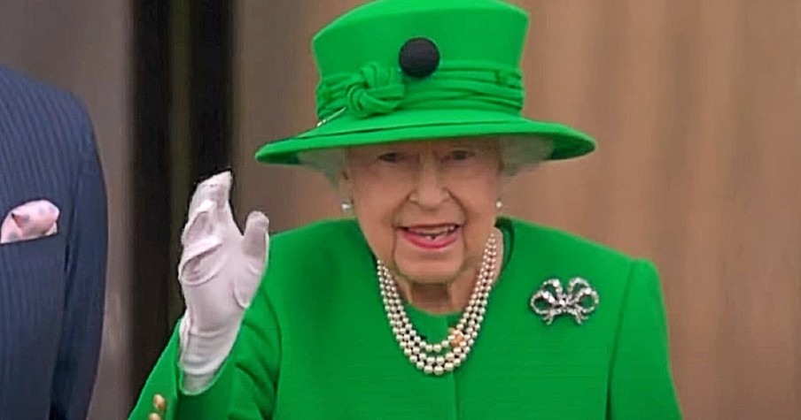 News About Queen Elizabeth II's Death Spreads As Life 'Devoted To Service' Comes To An End