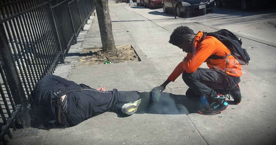 An Officer Posted A Photo Of A Teen Praying Over A Homeless Man