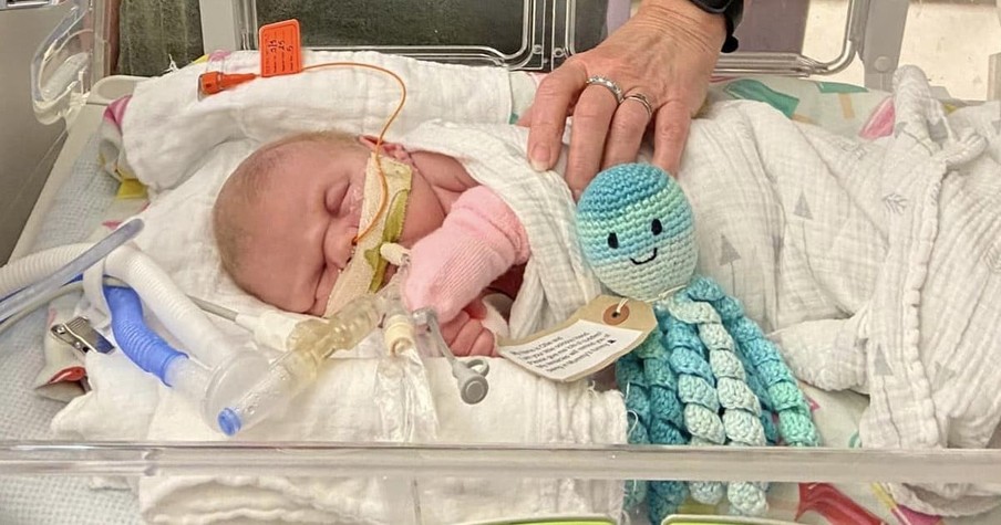 3-Day-Old Baby With Organs Coming out of the Body Undergoes Surgery to Save Her