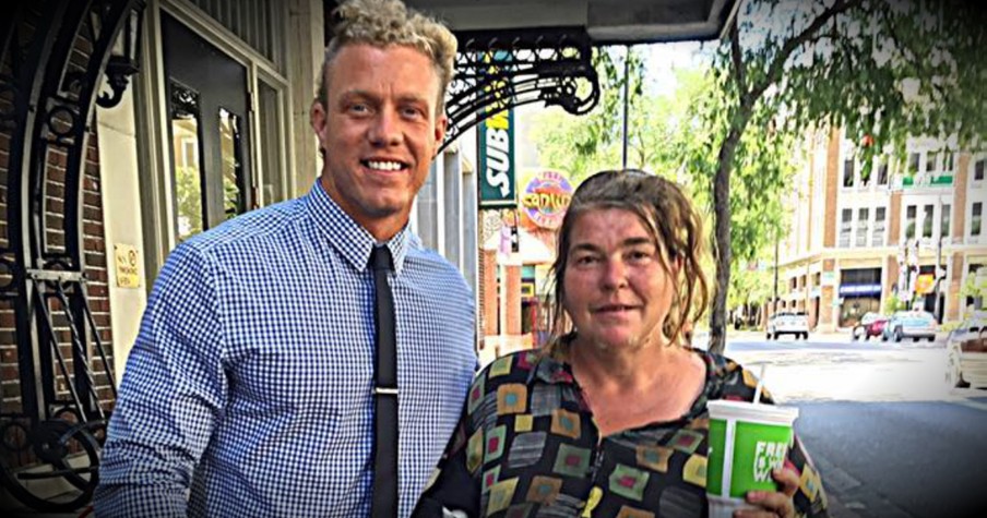 A Kind Personal Trainer Helps A Homeless Woman Learn To Read