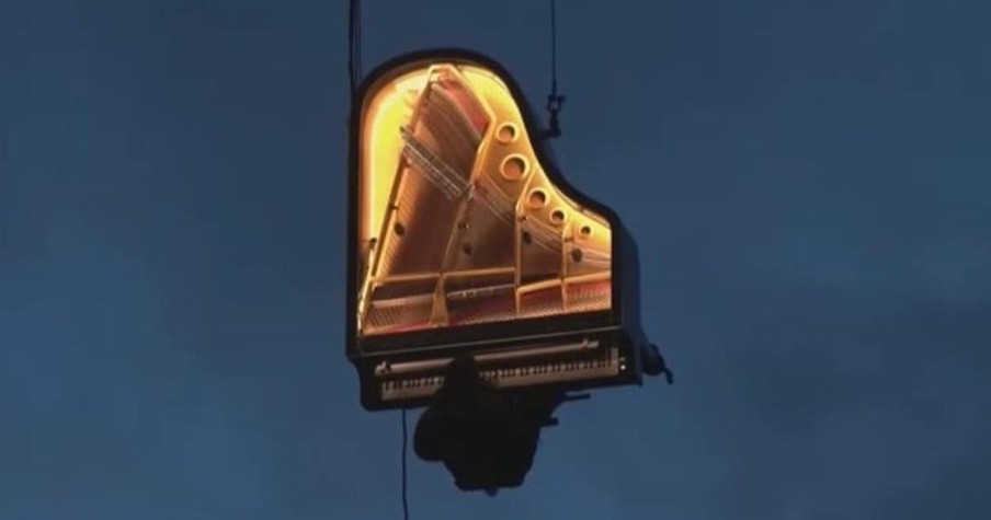 Man Plays Piano Vertical While Hanging Over 30 Feet in the Air and Cameras Caught It All