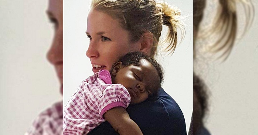 Photo Of Police Officer Comforting A Baby Goes Viral