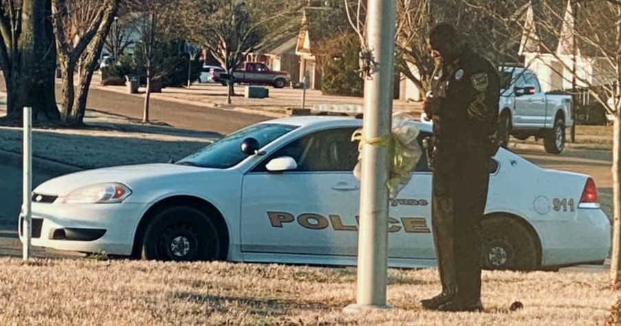 Police Officer Spotted At School's Flagpole Every Day And Then They Realized He's Praying