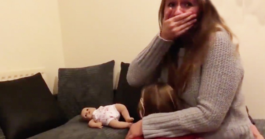 Sweet Moment A Deaf Little Girl Finds Out She's Going To Be A Big Sister