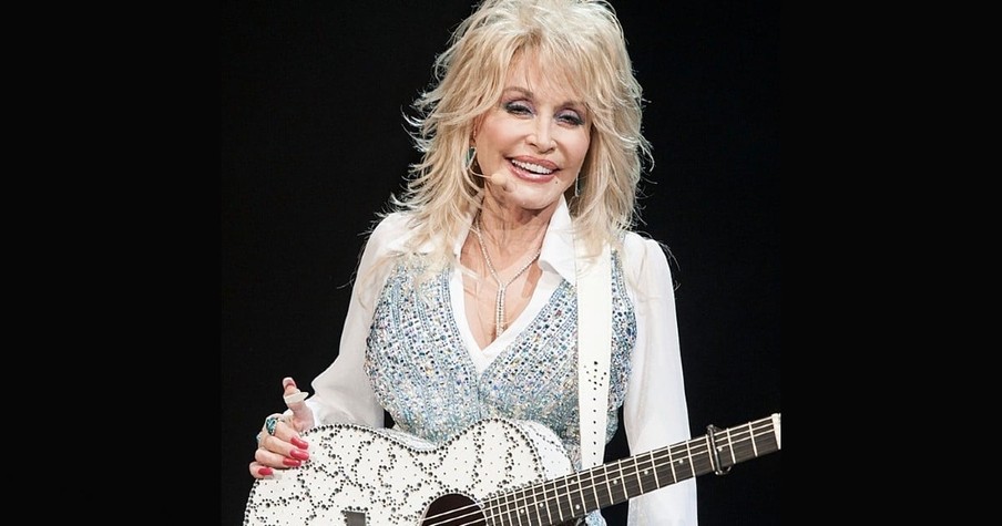 Dolly Parton Humbly 'Bows Out' of Rock and Roll Hall of Fame Nominations for Being Unworthy