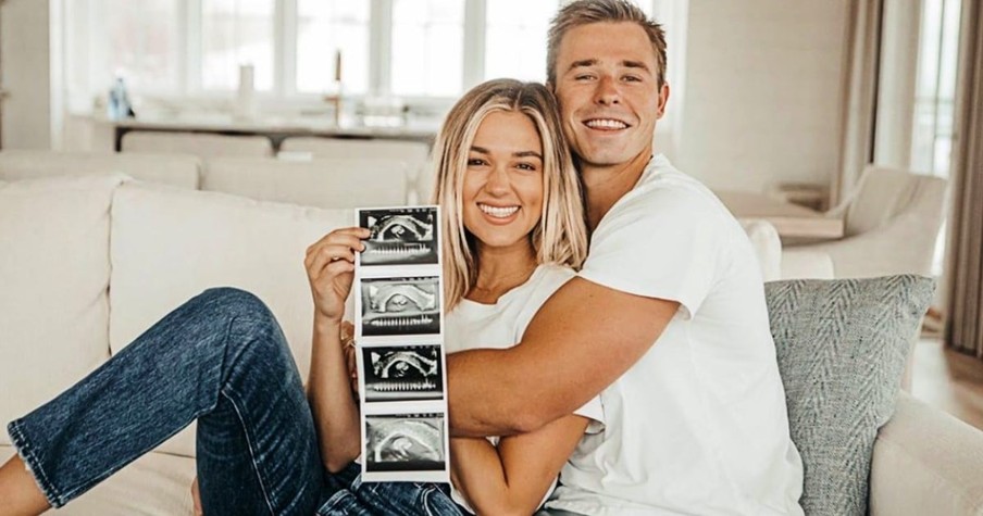 Sadie Robertson Pregnant And 'Screaming with Excitement' to Bring a 'Miracle into the World'