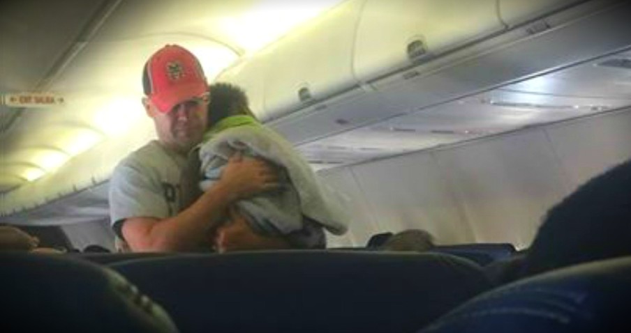 Stranger Helps A Mom Who's Flying Alone With A Simple Act Of Kindness