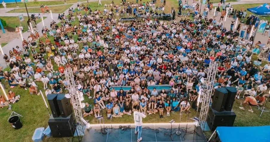 Nearly 1,500 Students Gather to Worship Jesus at Texas A&M Revival