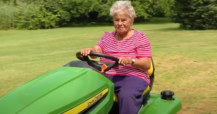 Woman Turning 97 Years Old Decided To Treat Herself To A John Deere Tractor For Her Birthday