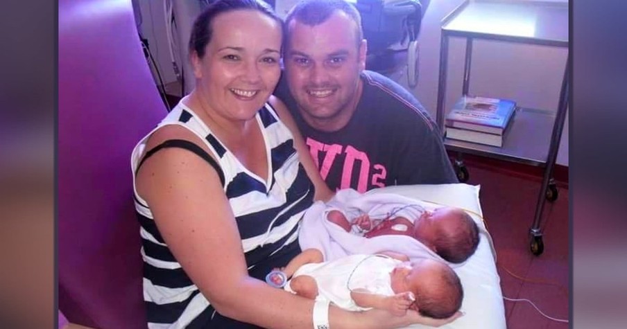 Couple Expecting Twins Were Terrified When Doctor Turns To Them And Says 'I'm Sorry'