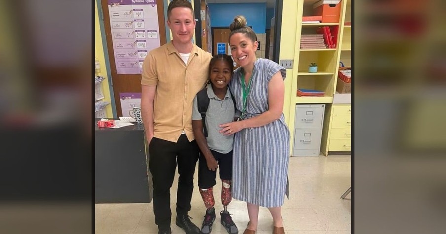 Teacher Finds Her Student All Alone In The Hospital So She Makes Him Part Of Her Family