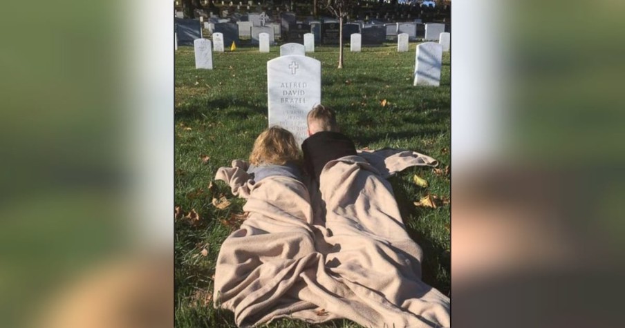 Moving Photo Of 2 Boys Visiting Father's Grave At Arlington National Cemetery