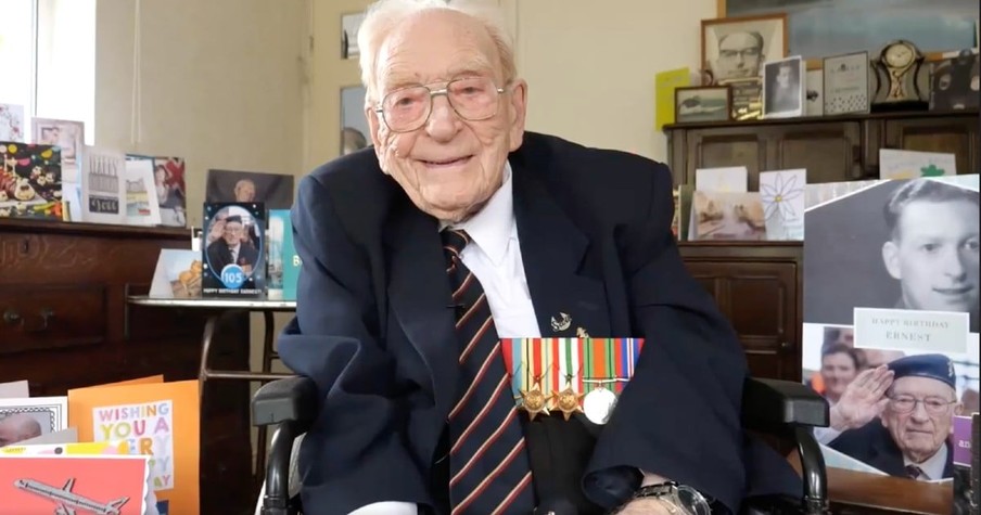 105-Year-Old Veteran of WW2 Finds He's Not Alone As 3,000 Cards Pour In for His Birthday