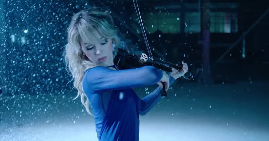 Violinist Lindsey Stirling Beautifully Performs 'Carol Of The Bells'