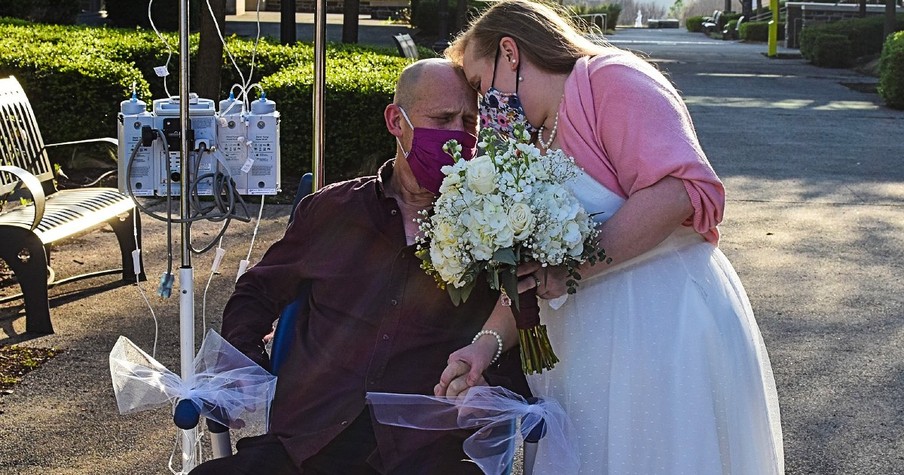 Nurses Hold Wedding in Hospital So Man Can Marry Love of His Life -- 1 Week Later, He's Gone