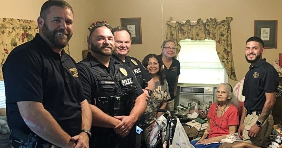 Welfare Check By Police Reveals Elderly Woman Living With No Fridge So Officers Step In