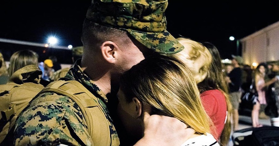 Veteran Spots Marine's Wife At Checkout And Begs Her To Promise Him Something