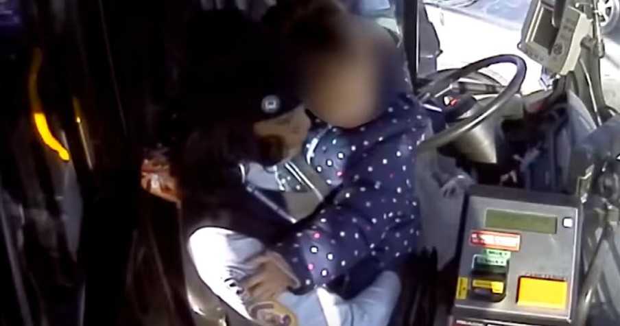 A Bus Driver Helps Frantic 6-Year-Old After Her Mom Collapsed