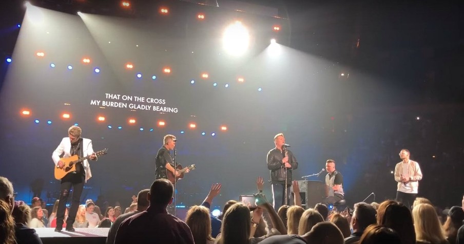 Rascal Flatts Joins Chris Tomlin and Tauren Wells In An Arena For Worship Night